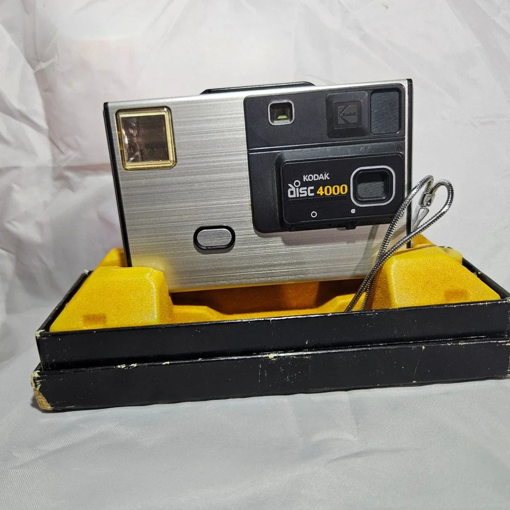 Kodak Disc 4000 Camera Outfit Vintage Instant Flash Automatic Film Advance